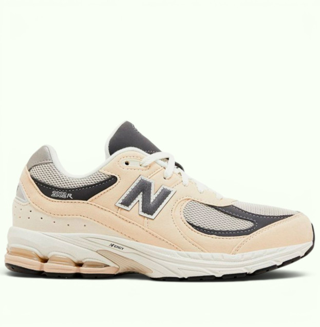 New Balance 2002R Sandstone Magnet (GC2002FA)
